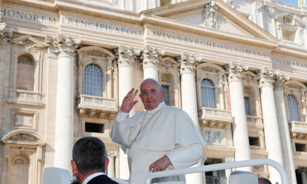 "Sejam mensageiros da vida em tempos de morte", diz papa Francisco