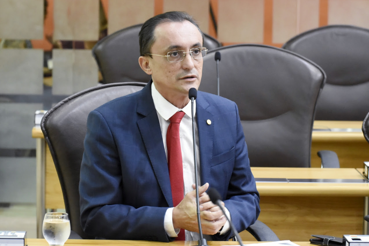 Souza cobra doações de cestas para indígenas, quilombolas e famílias acampadas