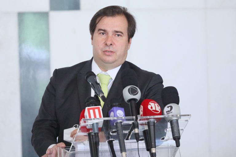 Rodrigo Maia repudia atos que defendem a ditadura e atentam contra Constituição