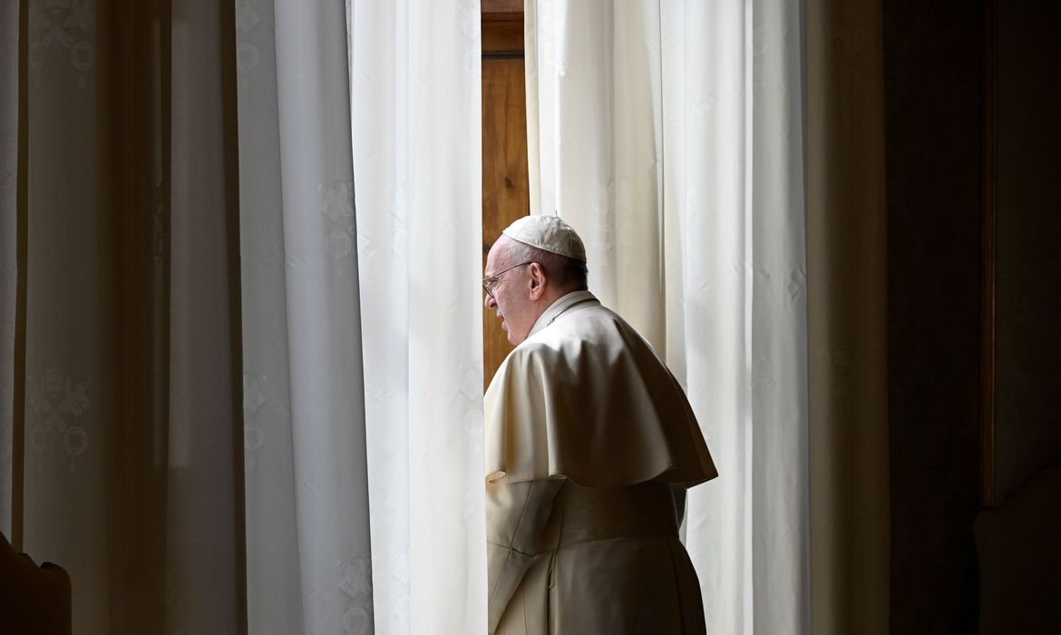 Papa Francisco reza pela união da Europa