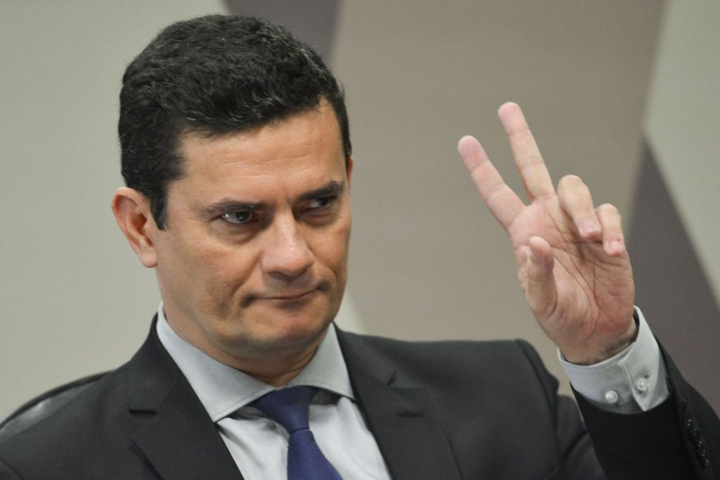 Ministério desmente Folha e "não confirma" pedido de demissão de Moro
