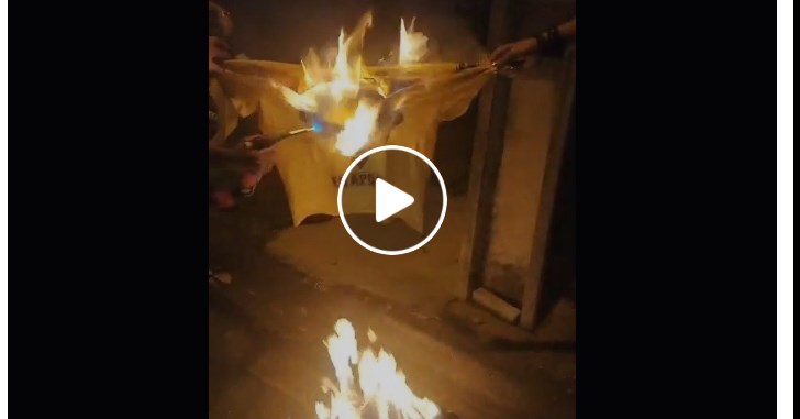 VÍDEO: bolsonaristas queimam camiseta com imagem de Moro; assista