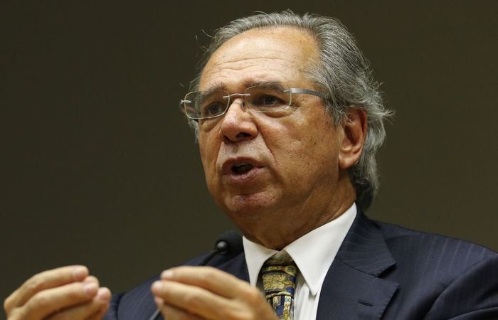 Guedes: Servidor não pode ficar em casa enquanto brasileiros perdem emprego