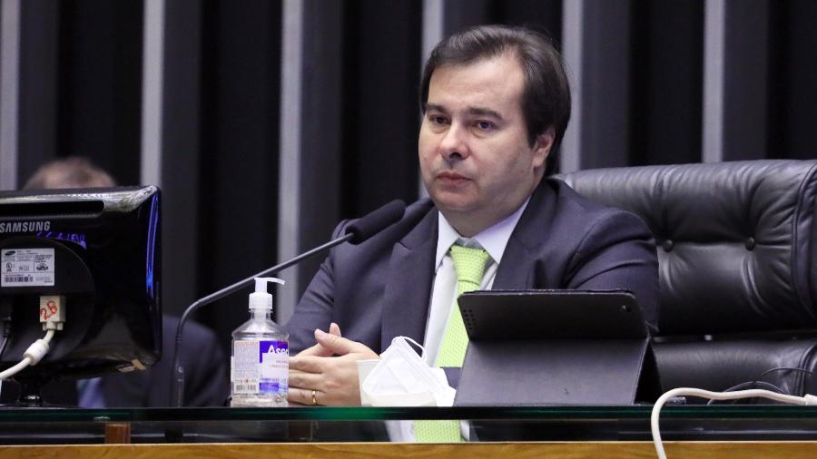 Após 25 pedidos, Maia fala sobre processo de impeachment de Bolsonaro