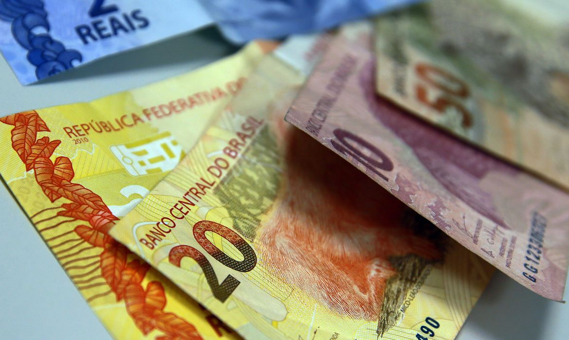 Taxa de juros para pessoa física cai para 46,1%, diz Banco Central