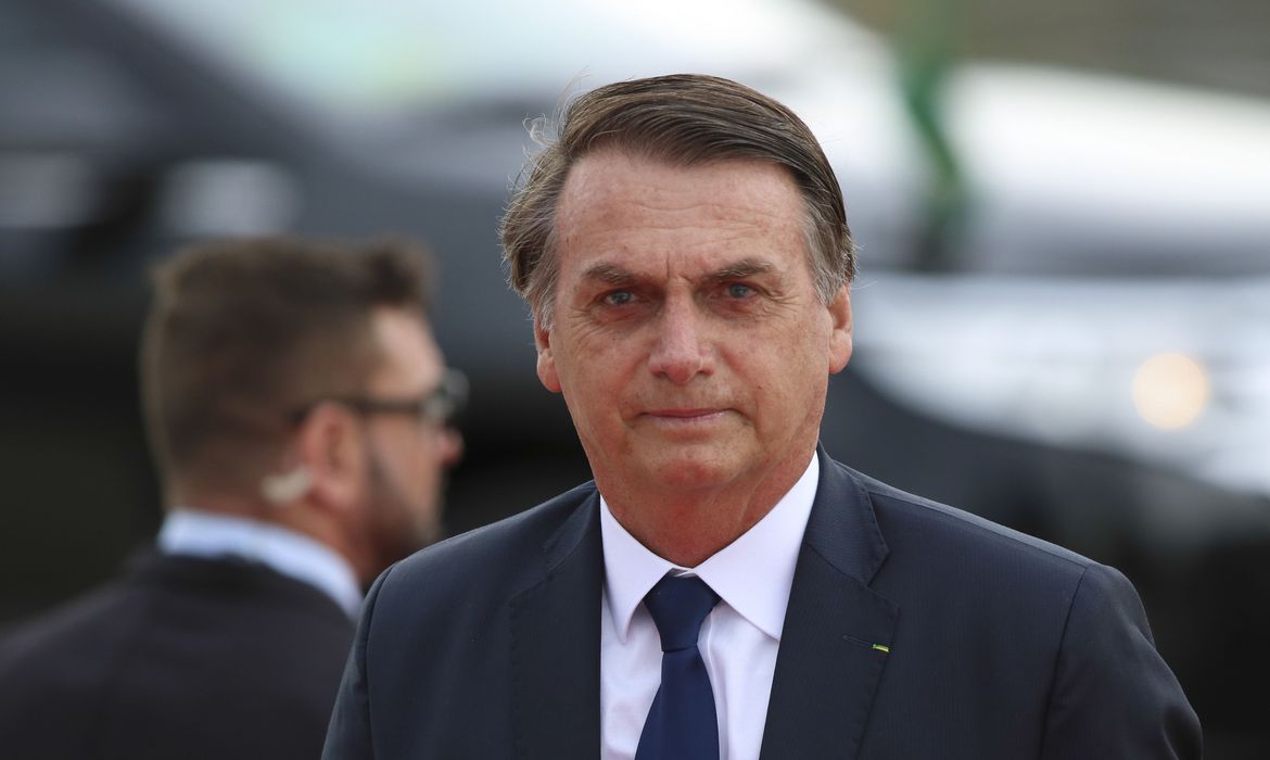 "E daí? Quer que eu faça o quê?", diz Bolsonaro sobre recorde de mortos no país