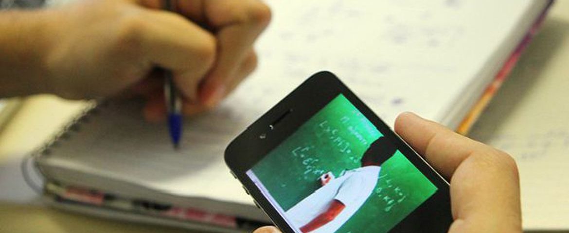 Faculdade fecha parceria com operadora de telefonia para aulas on-line