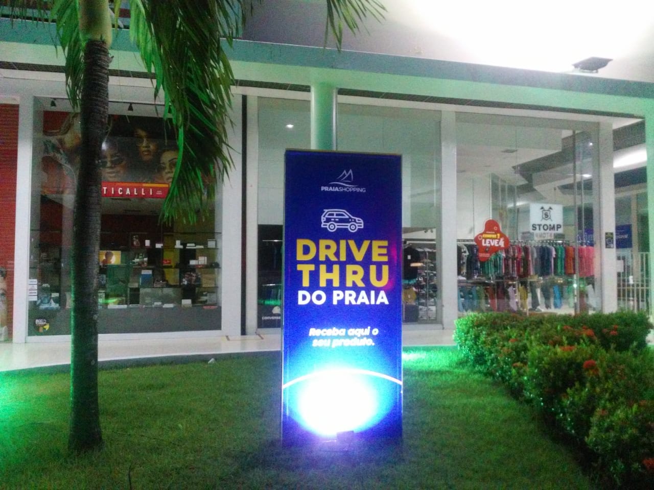 Lojas do Praia Shopping trabalham em esquema de "Delivery" e "Drive Thru"