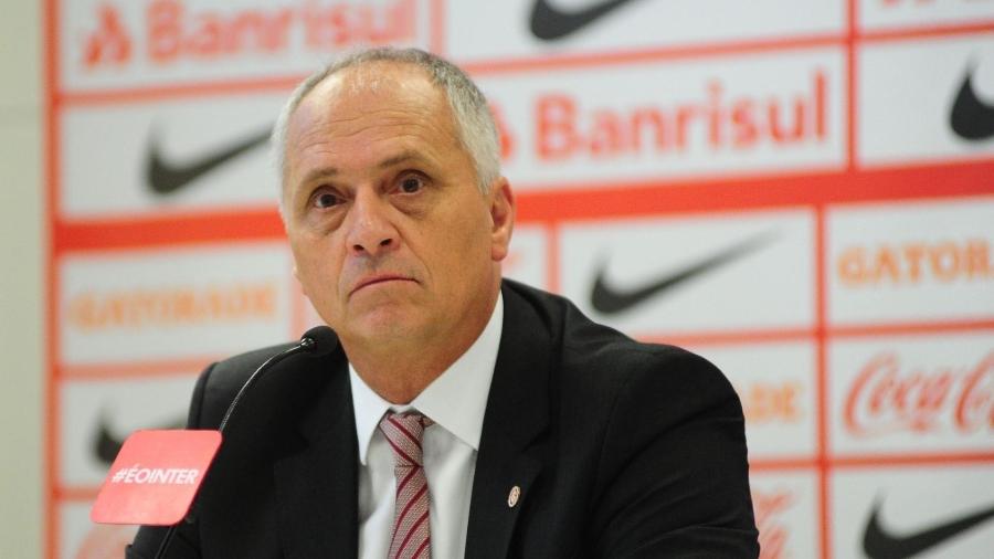"Jogador que não quiser jogar pode pedir demissão", diz presidente de clube