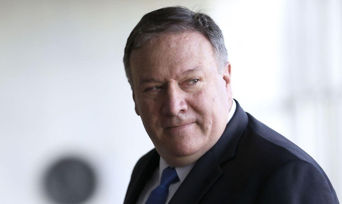 Pompeo culpa China por milhares de mortes por coronavírus