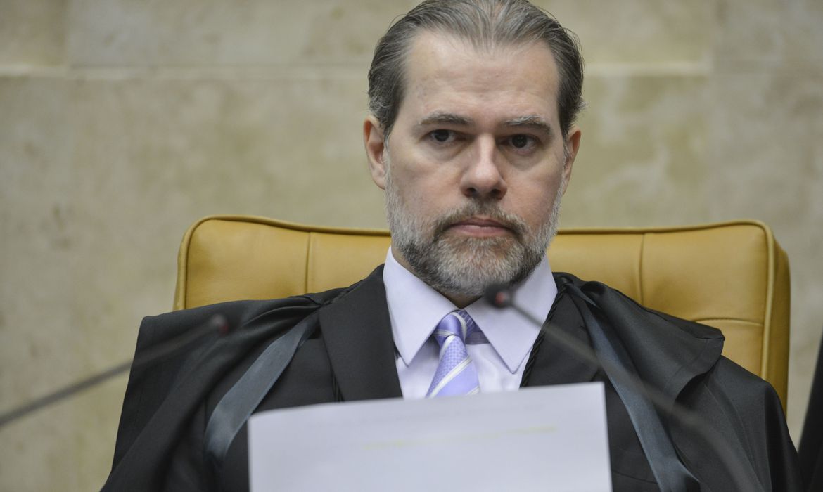 Após 'visita' de Bolsonaro, Toffoli defende seguir ciência no combate à Covid-19