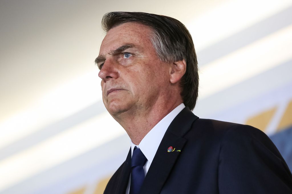 Bolsonaro diz que churrasco era 'fake' e chama jornalistas de idiotas