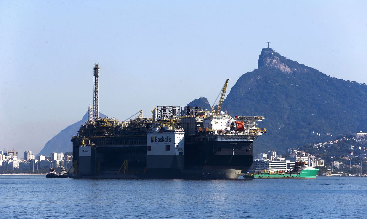 Petrobras anuncia descobertas na área do pré-sal