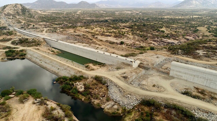 Depois de obter R$ 50 milhões, Fátima desiste de retomar obras em Oiticica