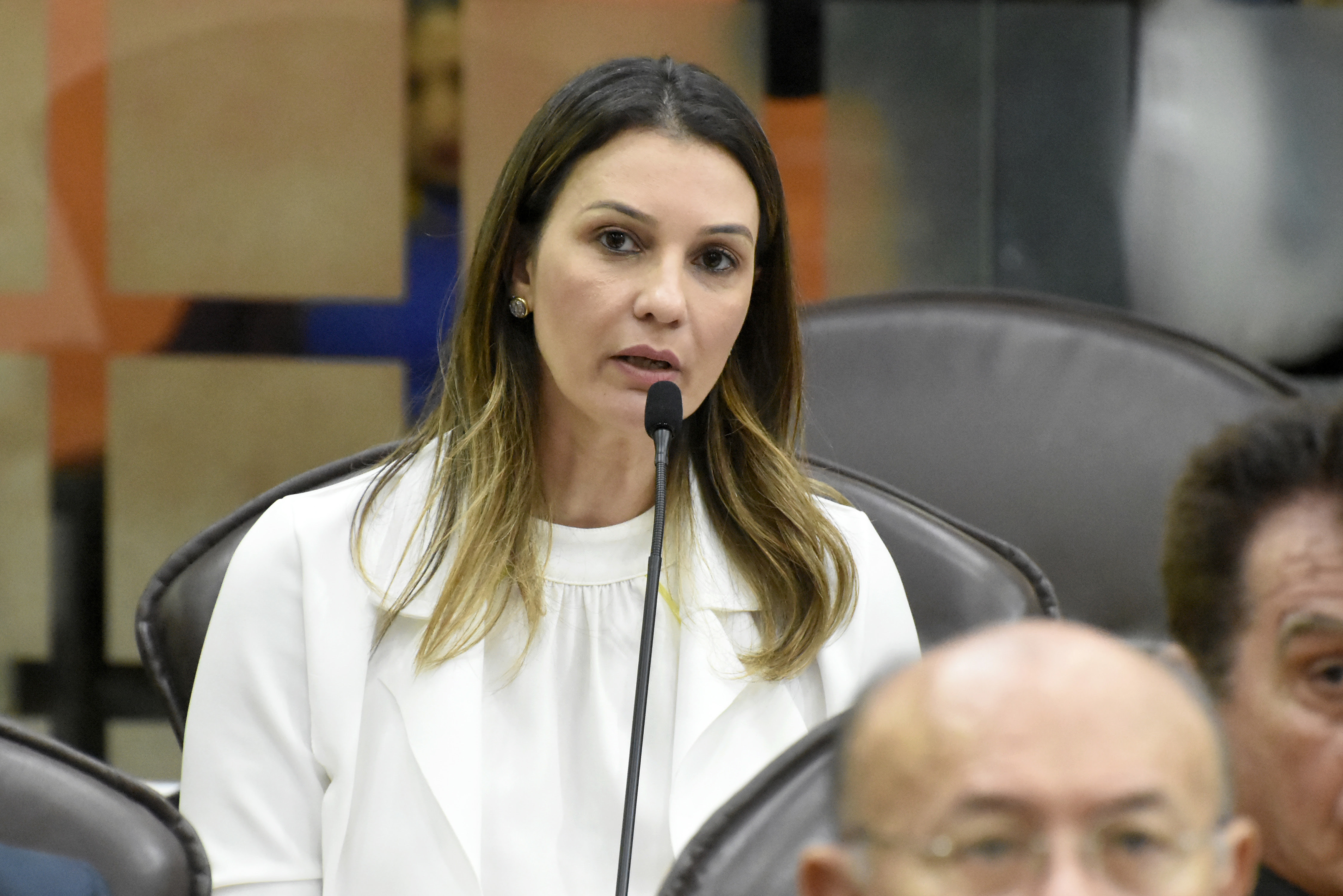 Deputada propõe entrega de medicamentos em domicílio para grupos de risco