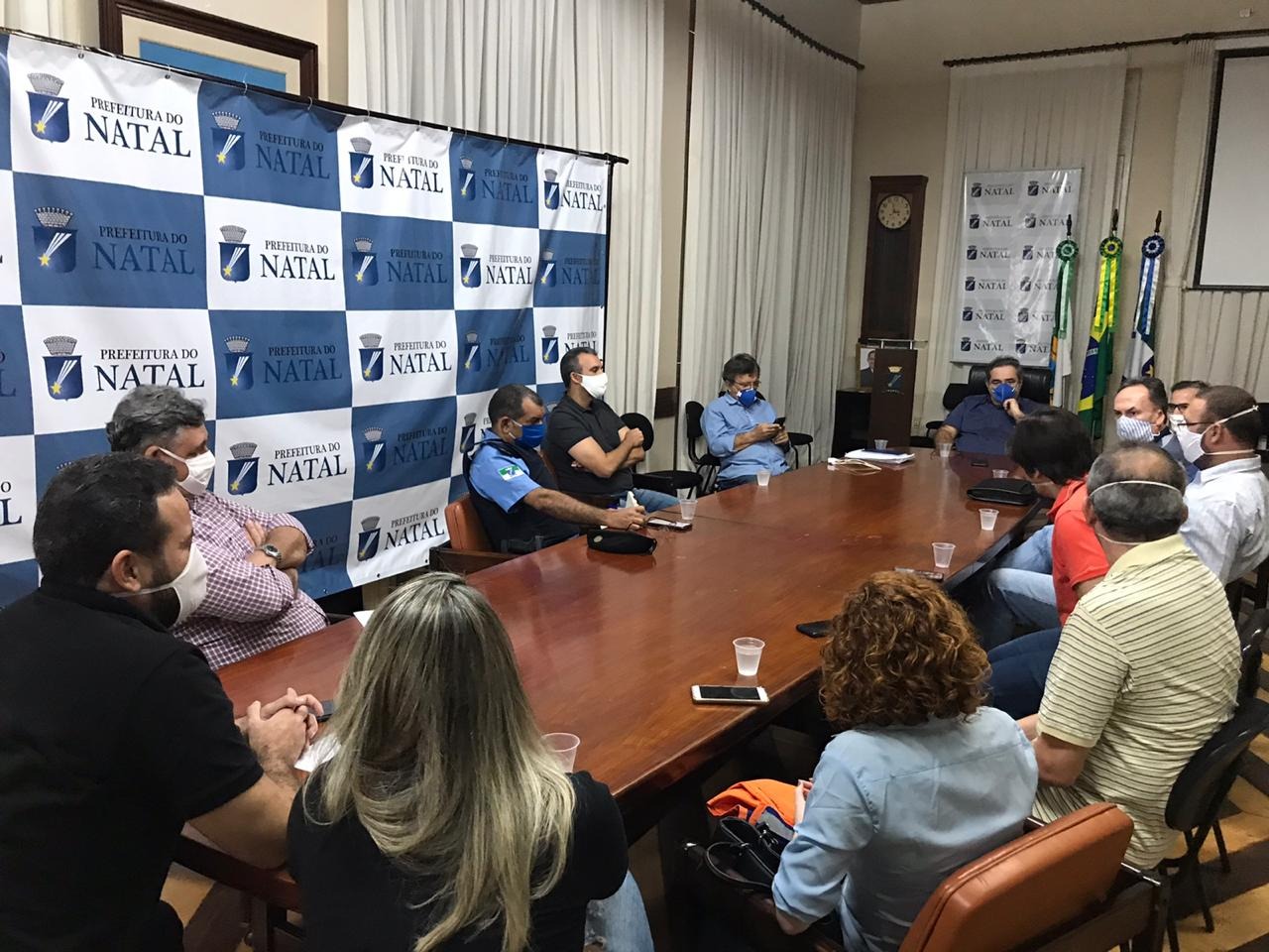 Chuva abre crateras, alaga ruas e invade casas em Natal; prefeito convoca equipe