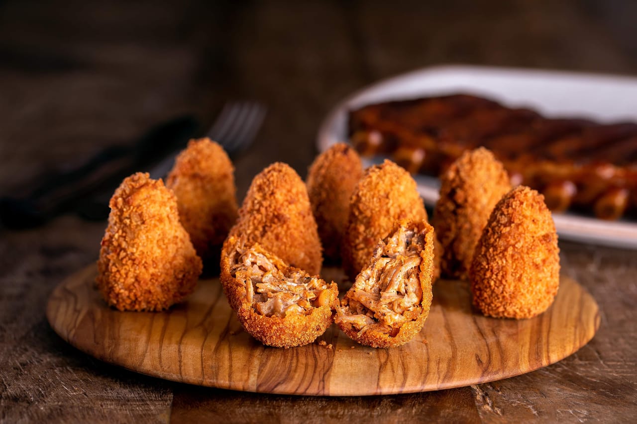 Outback lança coxinha de costela ao barbecue