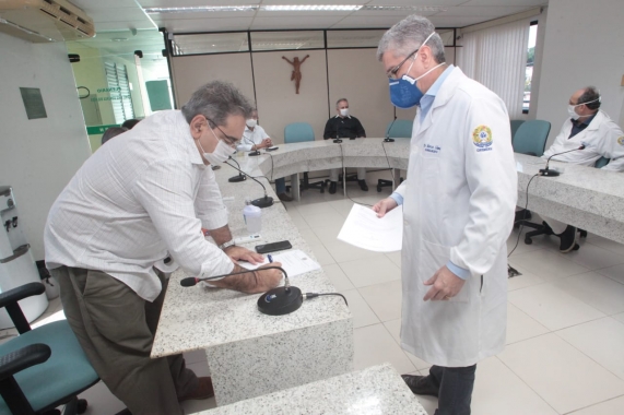 Prefeitura de Natal adotará protocolo com uso da cloroquina contra o Covid-19
