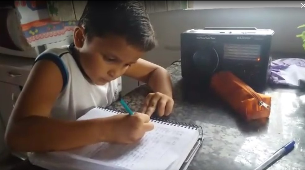 Cidades do interior do RN transmitem conteúdo escolar através do rádio