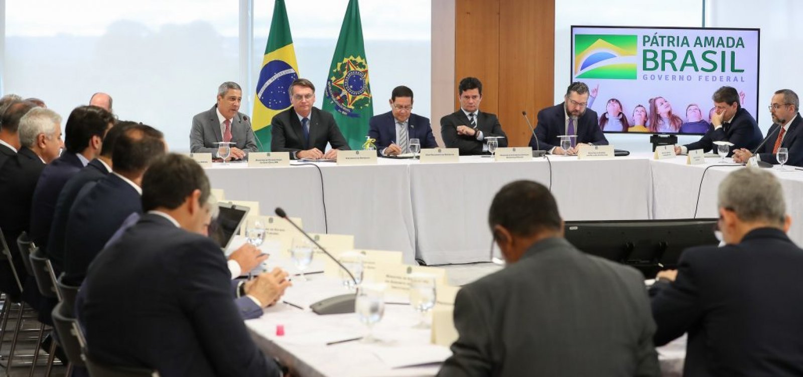 Bolsonaro critica inteligência oficial, mas diz que a sua “particular funciona"