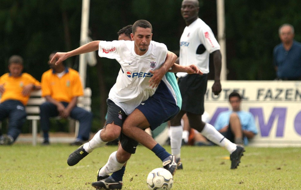 Ex-meia de Corinthians e Santos é preso de novo por furto a caixa eletrônico