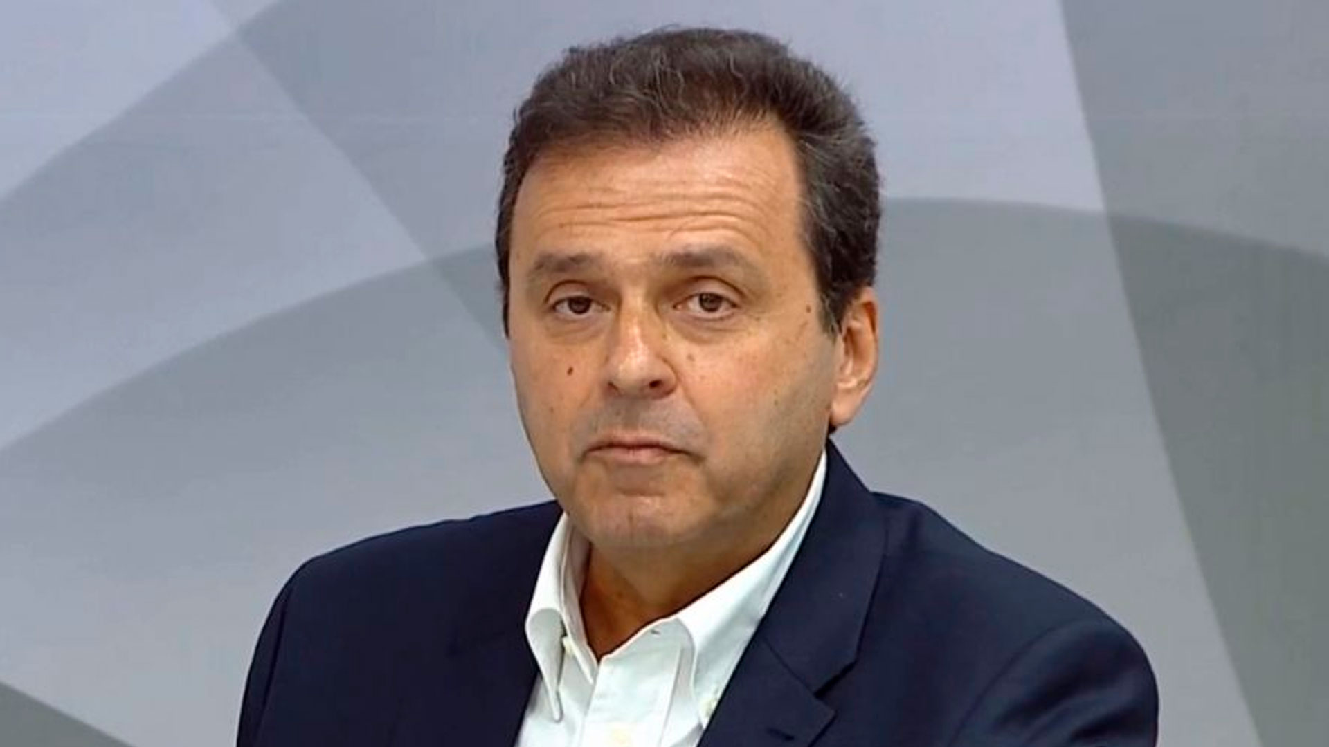 VÍDEO: Governo Fátima está “omisso”, diz Carlos Eduardo sobre combate à Covid