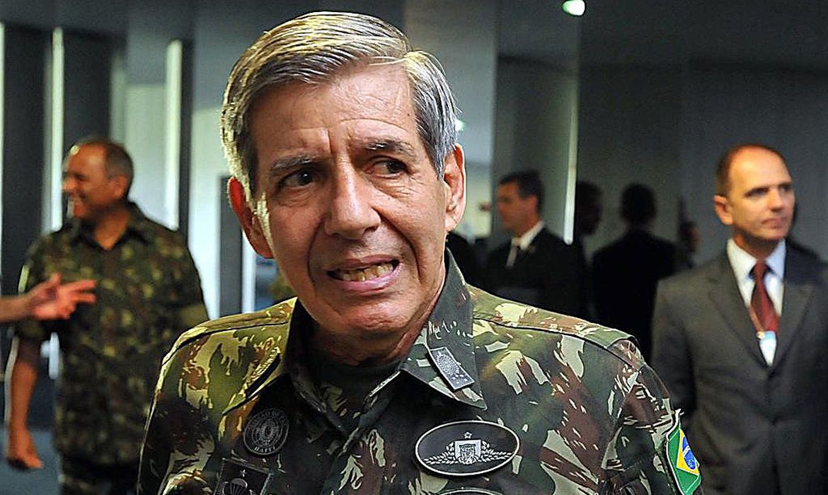 Grupo militar defende ministro de Bolsonaro e fala em “guerra civil” no Brasil