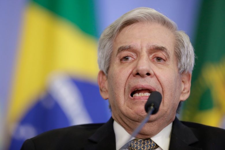 Congresso discute convocação do general Heleno
