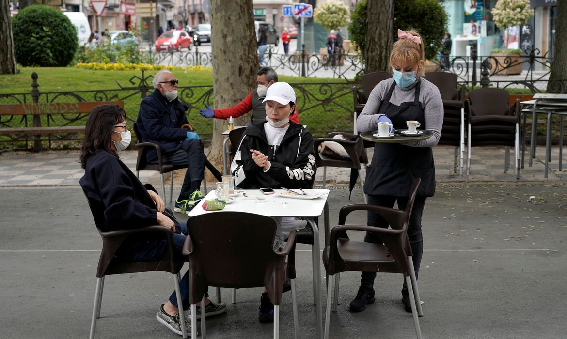 Espanha amplia relaxamento e quer volta de turistas em julho