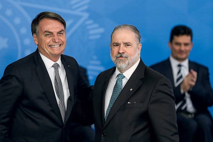 PGR vê indícios de crime de Bolsonaro, mas ainda busca interesse dele na PF