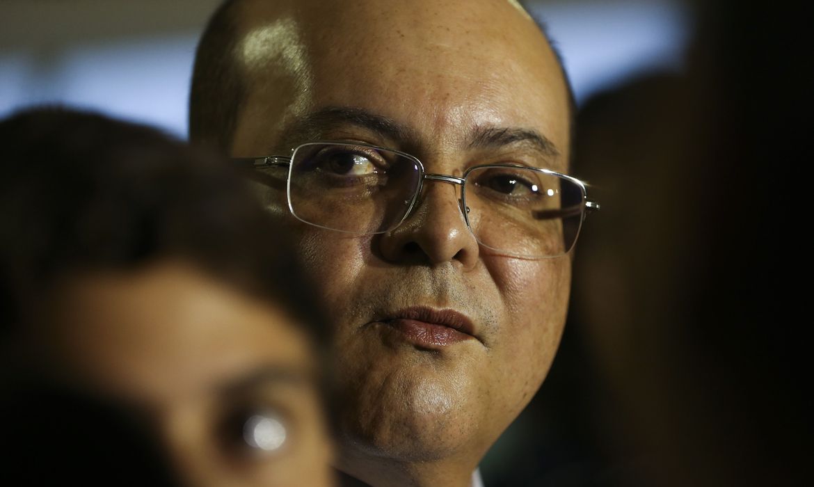 Governador do DF tem quadro estável após cirurgia de emergência