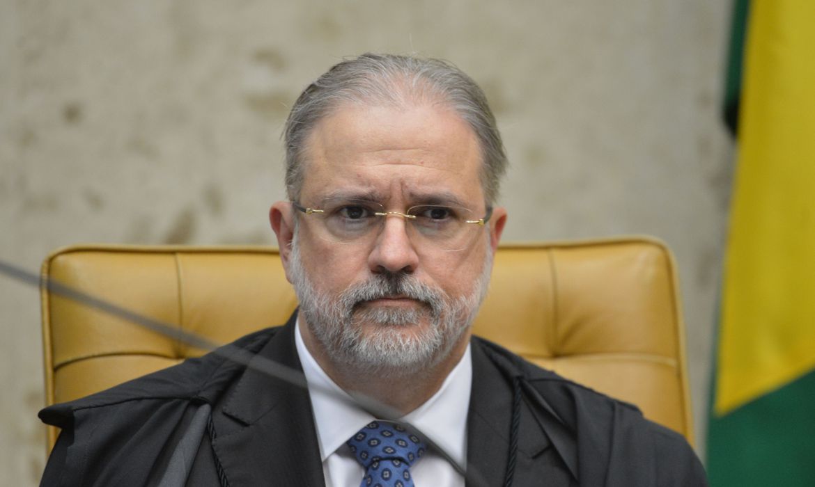 Após operação da PF, Aras pede suspensão do inquérito das fake news
