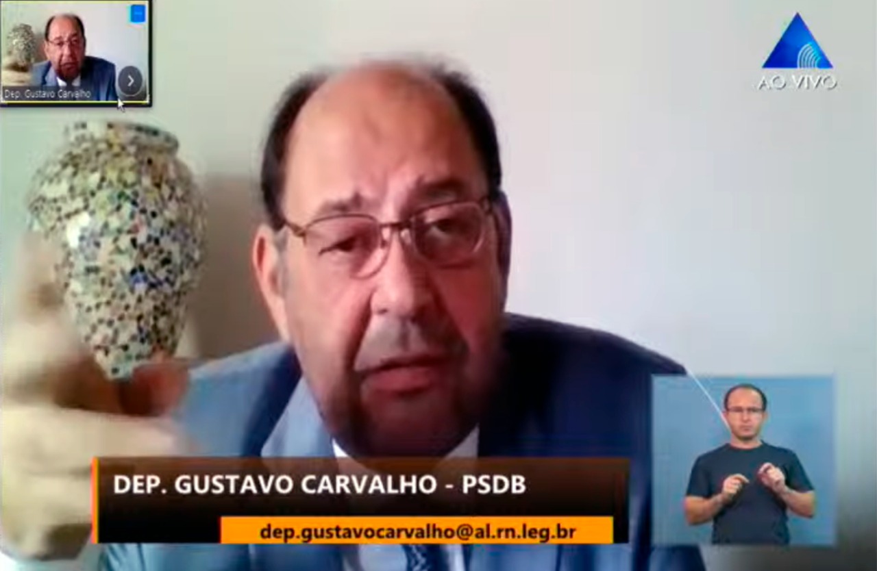 VÍDEO: Relação entre Fátima e Sinte-RN é de "bajulação", diz Gustavo Carvalho