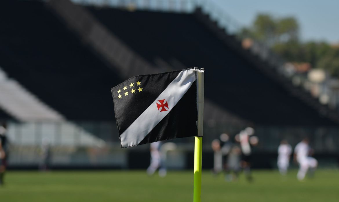 Estrela do futebol mundial anuncia que desiste de jogar no Vasco