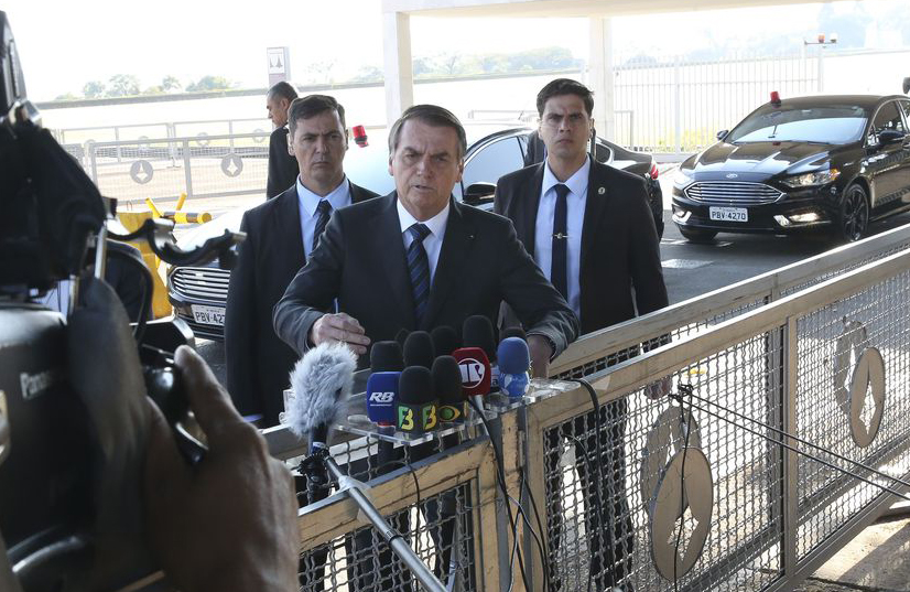Bolsonaro sobre ação do STF contra aliados: "Tenho armas da democracia nas mãos"