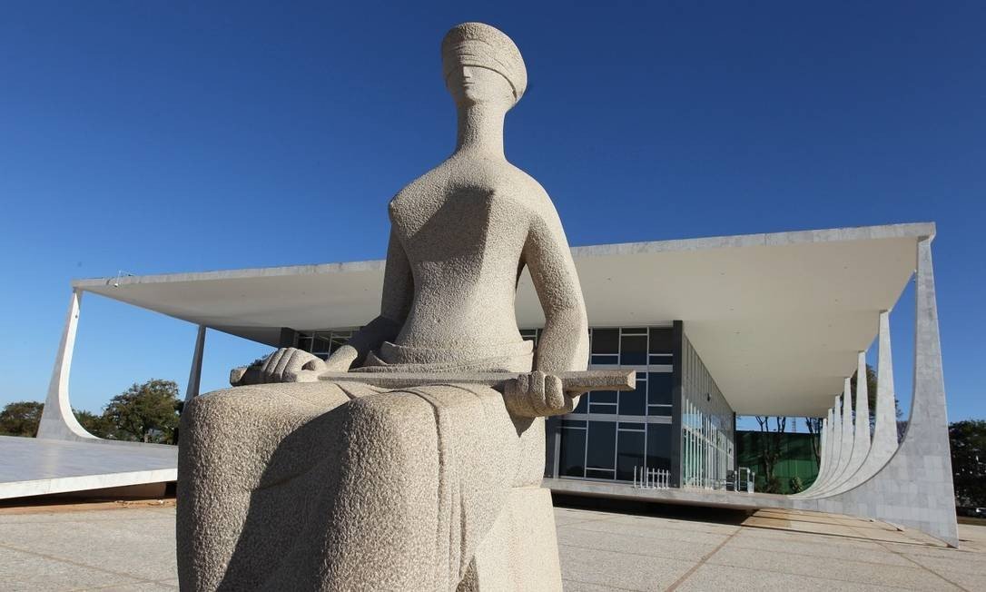 Após ataques de Bolsonaro, ministros formam unidade em defesa do STF