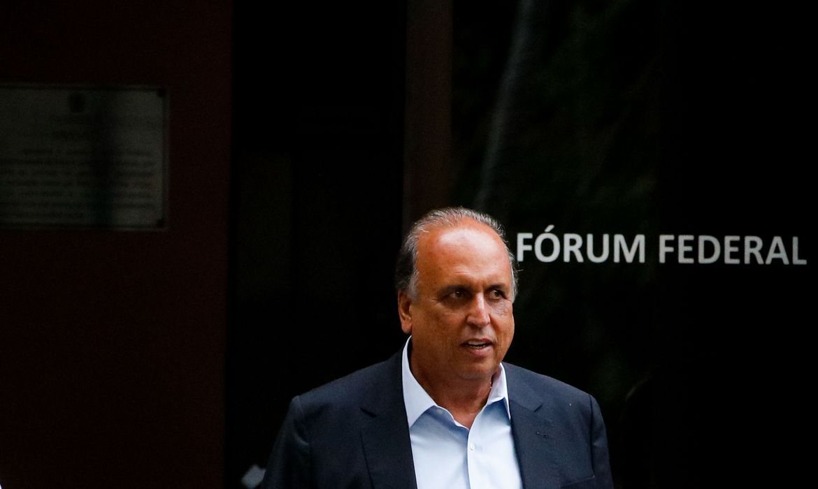 Operação investiga ex-governador e cumpre mandados no Rio