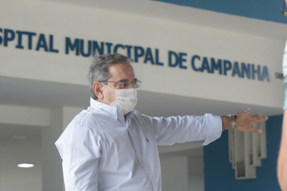 Prefeito Álvaro Dias visita Hospital de Campanha de Natal