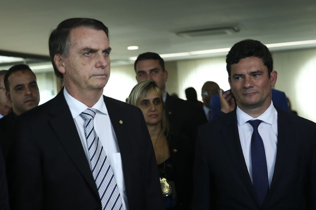 Bolsonaro dá 'graças a Deus' por saída de Moro; ex-ministro responde a "ofensa"