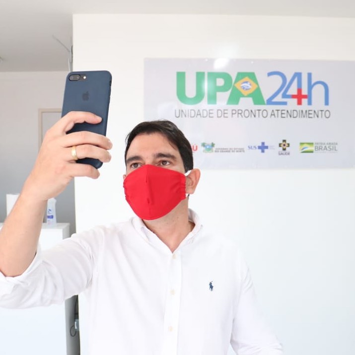 Prefeito de cidade do RN é afastado de atividades por suspeita de Covid-19