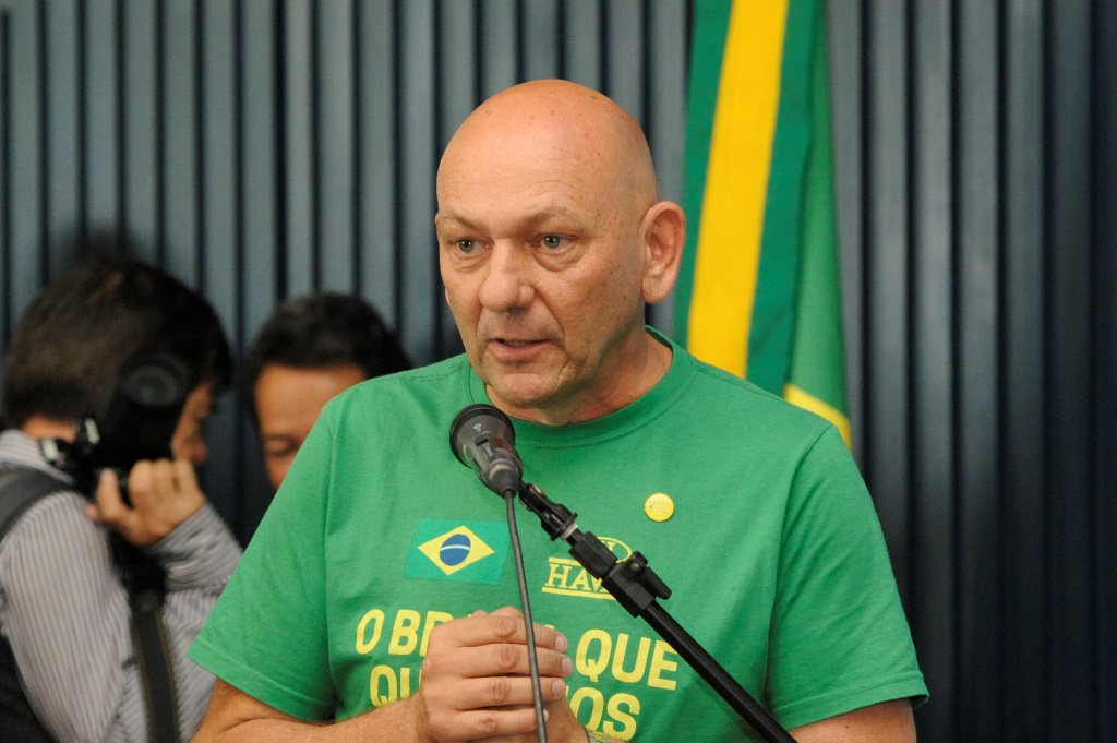 Bilionário aliado de Bolsonaro está em lista de recebedores do auxílio de R$ 600