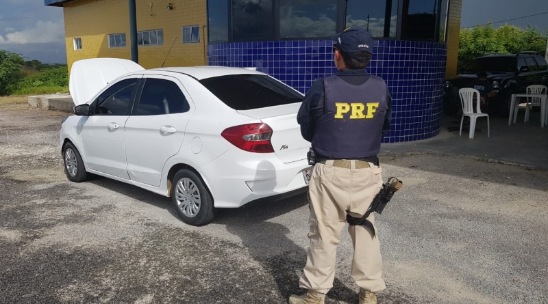 Veículo roubado em Natal é recuperado no interior do RN após abordagem da PRF