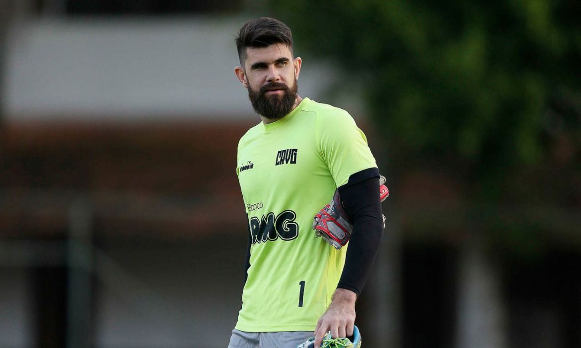 Fernando Miguel detalha retorno das atividades no Vasco