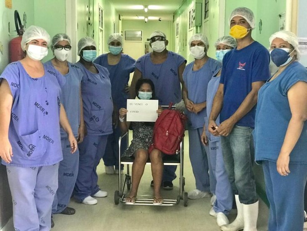 Número de curados supera total de ainda infectados pelo coronavírus no Brasil