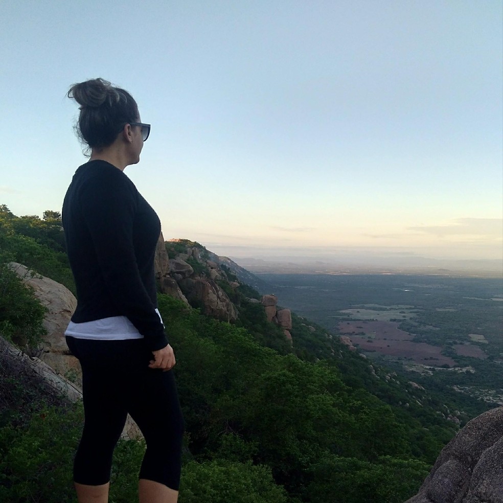 Mulher morre após cair em penhasco ao posar pra foto no interior do RN