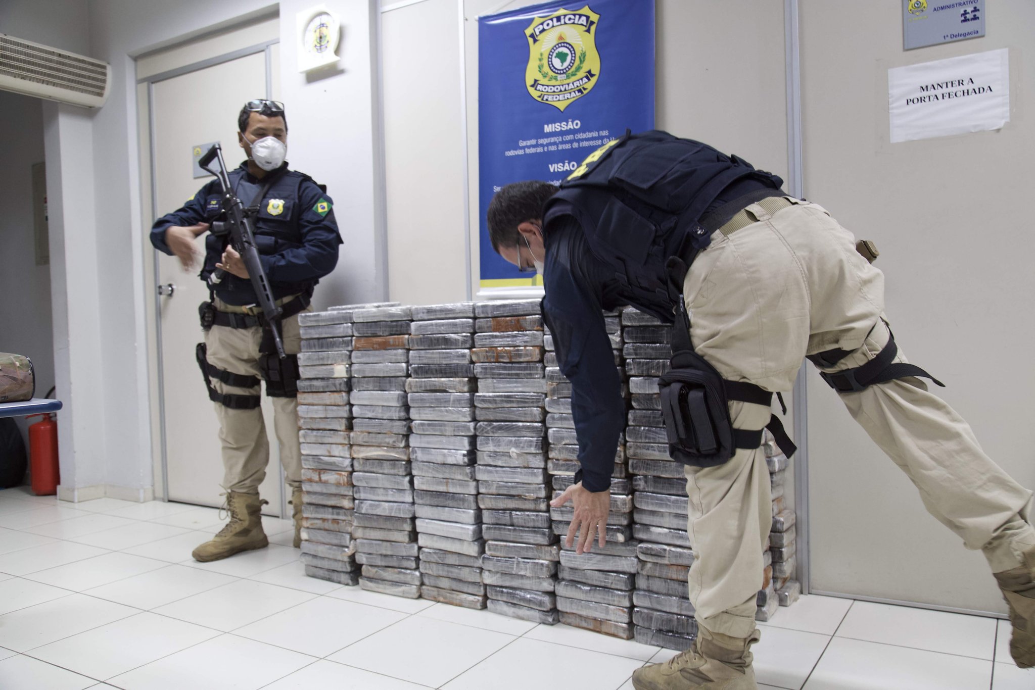 VÍDEO: PRF apreende cocaína avaliada em R$ 10 milhões que viria para o RN; veja