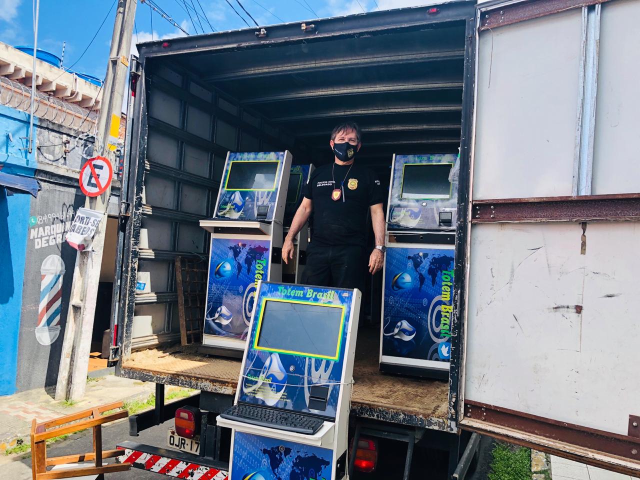 Polícia Civil apreende 17 máquinas caça-níqueis, em Macaíba, durante Operação