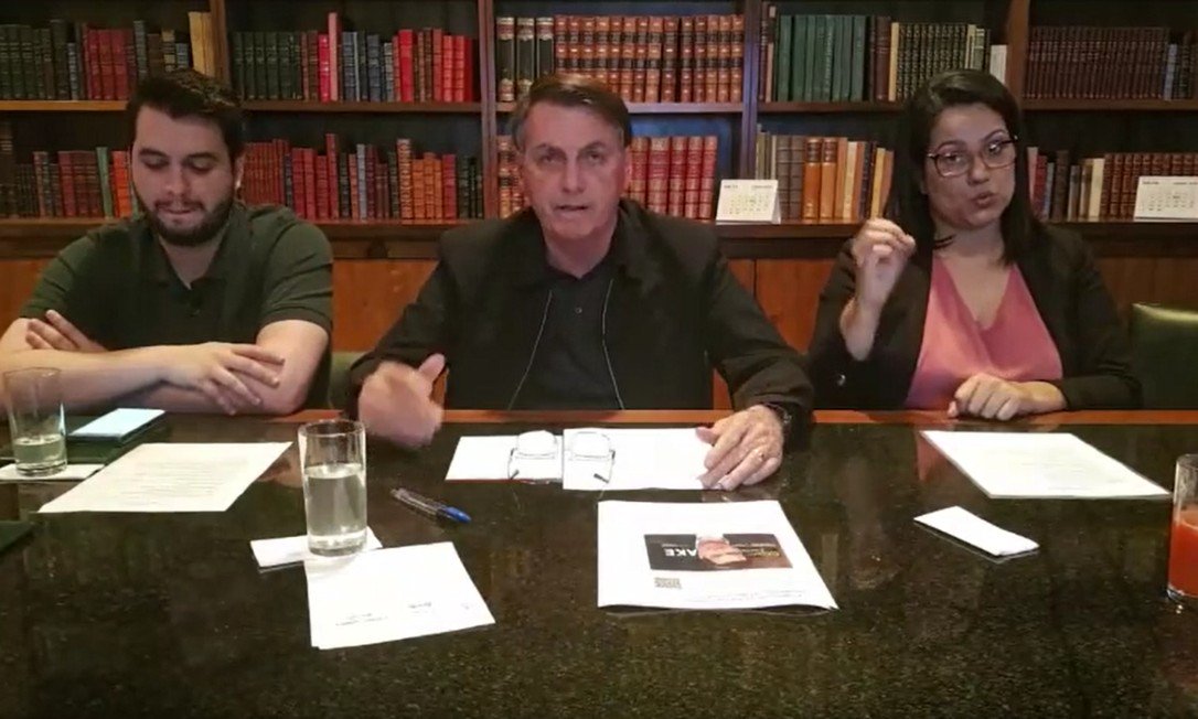 Bolsonaro pede a apoiadores que entrem em hospitais para filmar leitos