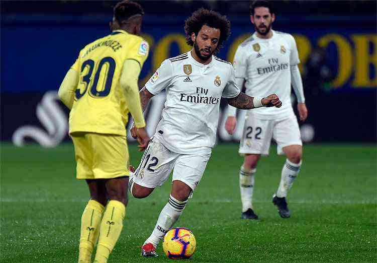 Com gol de Marcelo, Real Madrid vence e ainda luta pelo título