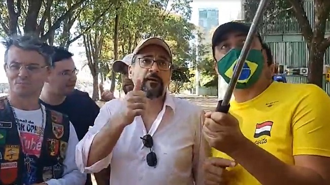 Bolsonaro diz que Weintraub não foi 'prudente' ao participar de ato